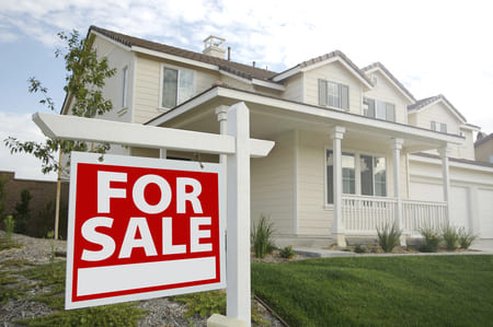 First Impressions Matter: Why Realtors Recommend Exterior Cleaning Before Listing