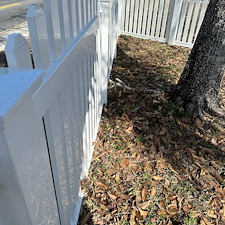 Top-Quality-Vinyl-Fence-Cleaning-In-New-Port-Richey-Florida 1